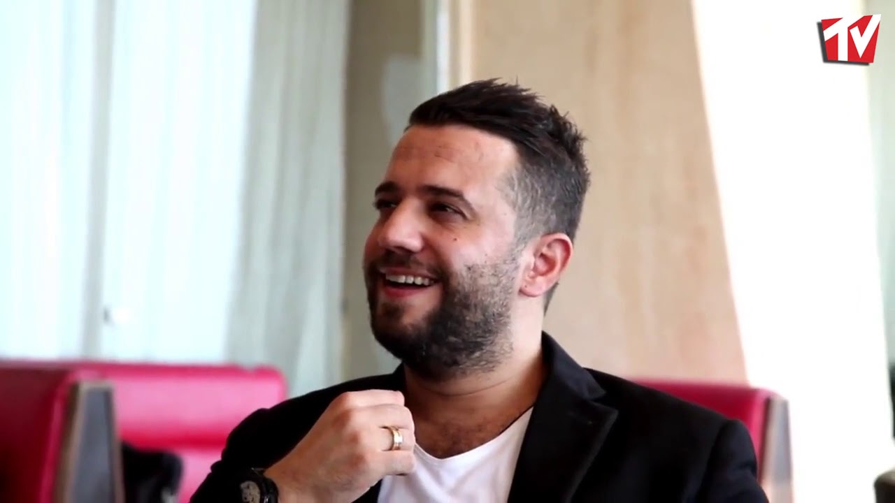 المطرب عمار الديك هستر .. عم يغني حلو وما حدا متفاعل !! اما الغناء الهابط الكل بيحبه