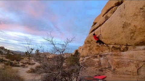 Joshua Tree Bouldering: High Noon V5***