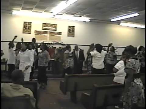 Pentecostal Praise Break-Triumphant Mass Choir(Fea...