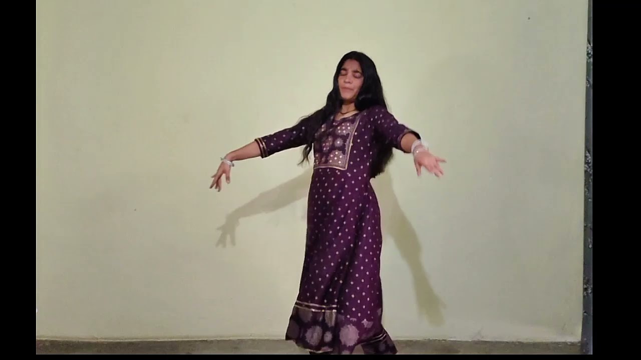 Simple dance step in  Radha Gori Gori song