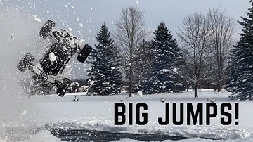 Arrma outcast 8s - Bashing through the snow