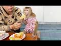Lady Sara Look Not Delicate Eating Potato Soup With Mommy