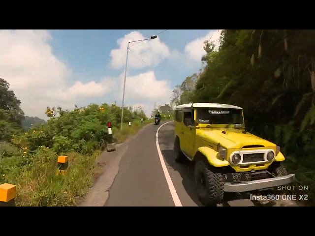 Road to JEMPLANG via TUMPANG, crossing hundreds of jeeps class=
