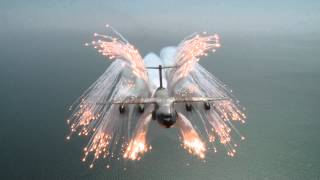 Airbus A400M Spectacular Jettison of Decoy Flares.