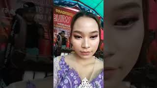 Lebih Dekat Dengan Dwi Putri Dp Sinden Cantiknya Seni Barong Legendaris Agung Wilis