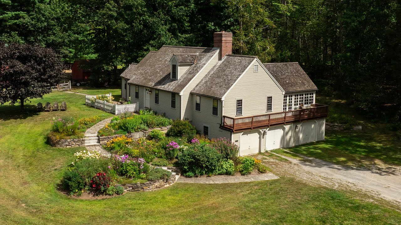 Charming Farmhouse Retreat: Bolton, MA
