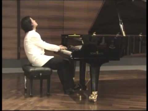 Hungarian Rhapsody No 2(Liszt) played by Zhang Hai...