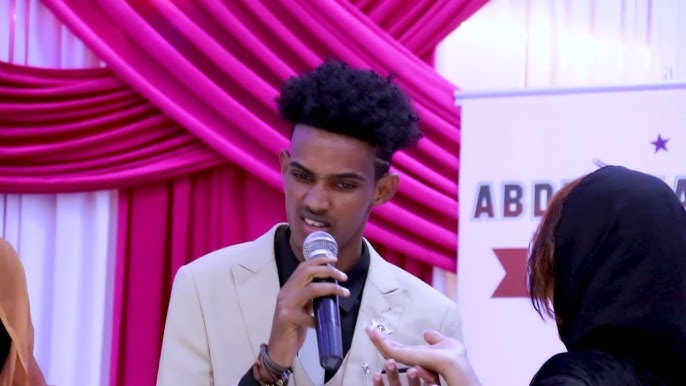 Onamning chomilish kostyumidagi eski fotosurati (porno komiks) Seks qiz asp