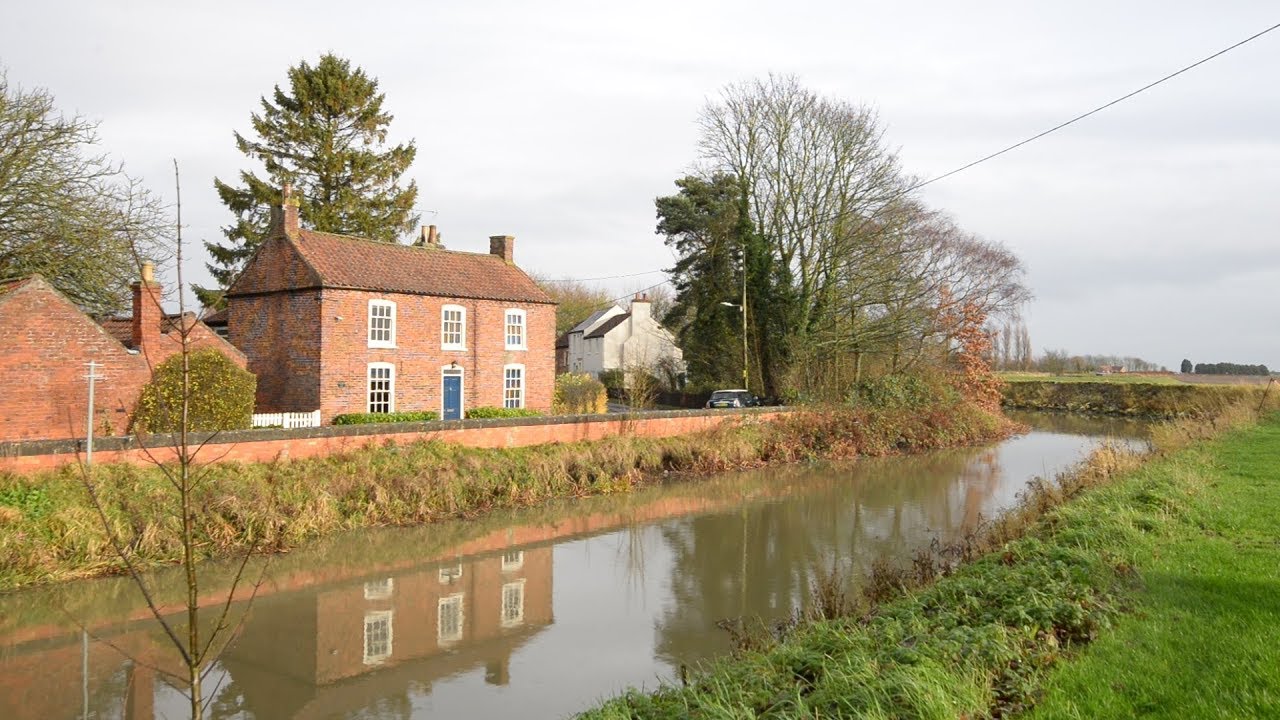 8393588 Kingfisher Cottage, Wainfleet YouTube