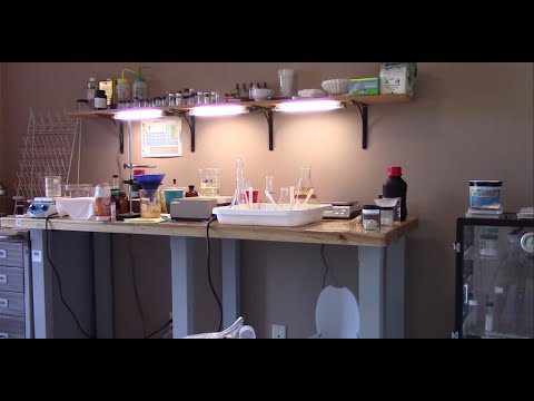 Las farmaceúticas tienen un pendiente con el DIY. O dos. /Roja, En Vivo