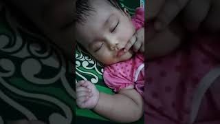 Lucunya Emut-Emut Jari Ni Bayi