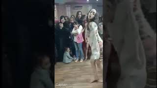 رقص أفراح بنت بترقص في الفرح وخرباها رقص علي مهرجان حمو بيكا