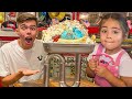 Artem y Mia  prueba diferentes helados  |  Artem y Mia en español