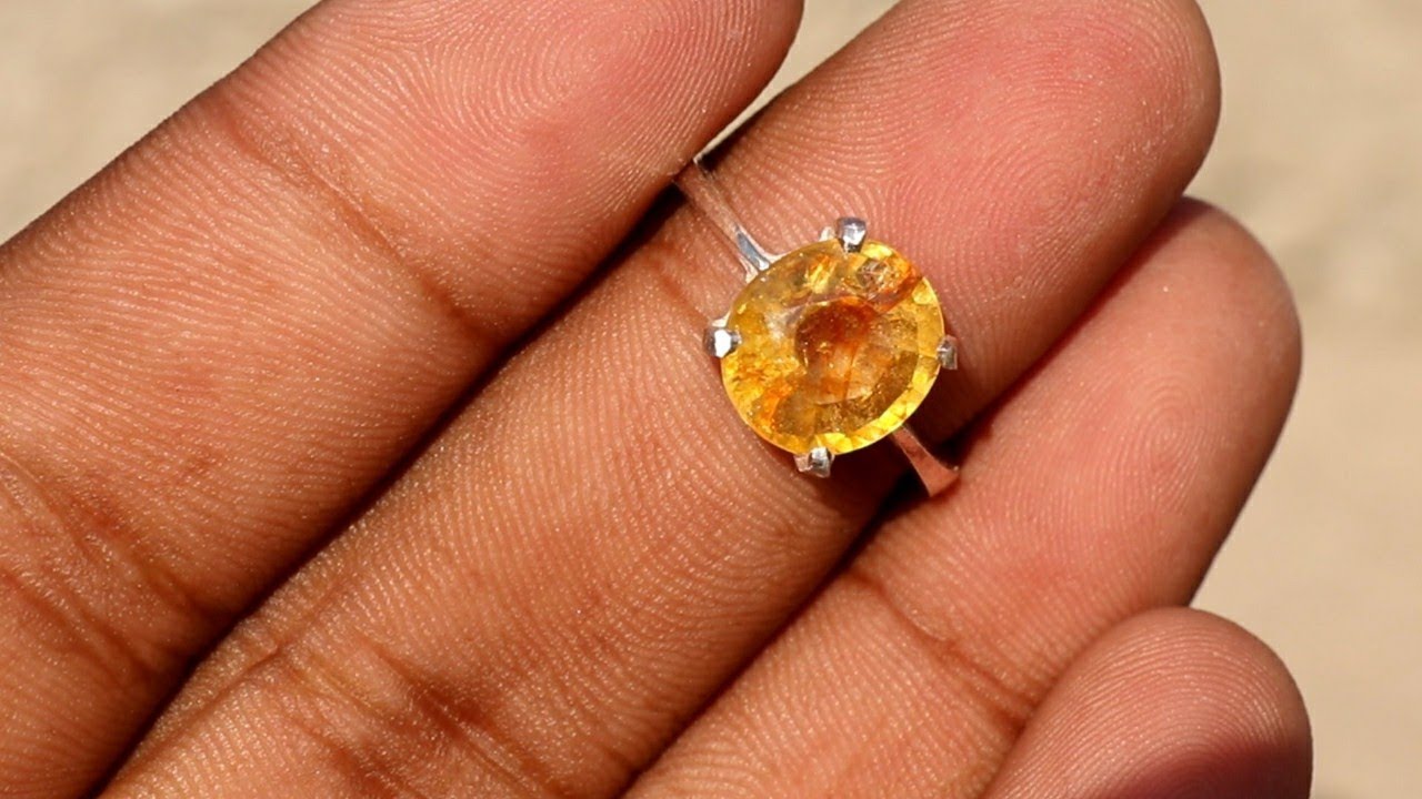 Yellow Sri Lanka pukhraj panchdhatu ring (lab certified), Carat: 5.25crt at  Rs 1499 in Delhi