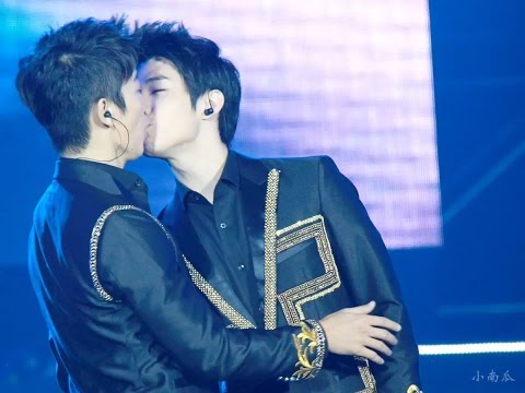 Henry trying to kiss Donghae