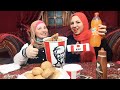 تحدى أكل وجبة عائلية من كنتاكى 10 قطع مختلفه ضد قناة Manaladelfamily8662 