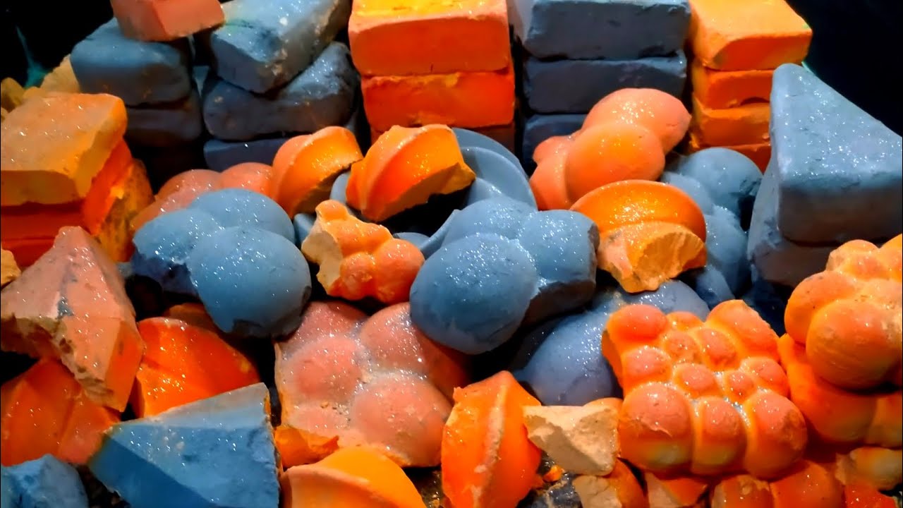 Gym chalk very soft and dusty.oddlysatisfying #asmr #relax 