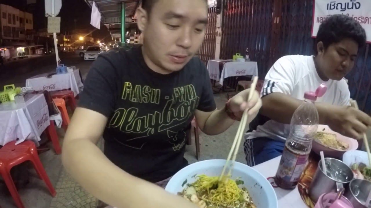 Night street food Khon Kaen Thailand เย็นตาโฟปากหมา YouTube