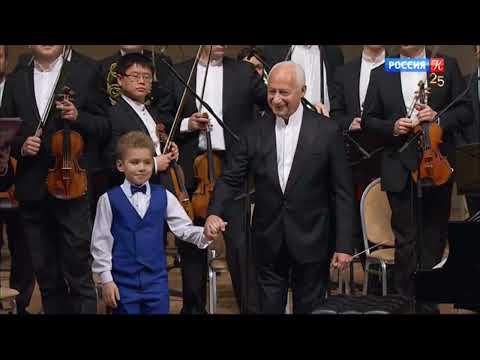 видео: J.S. Bach Piano Concerto F Minor, Part 1  - Fedor Kutuzov (9 y/o)