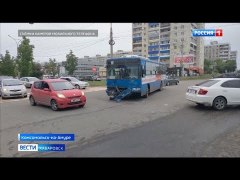 ДТП в Комсомольске: автобус с пассажирами столкнулся с КАМАЗом