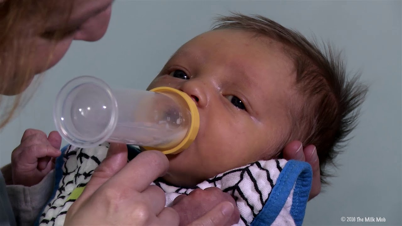 Alimentar Con Biberon Al Ritmo Del Bebe Paced Bottle Feeding Por The Milk Mob Youtube