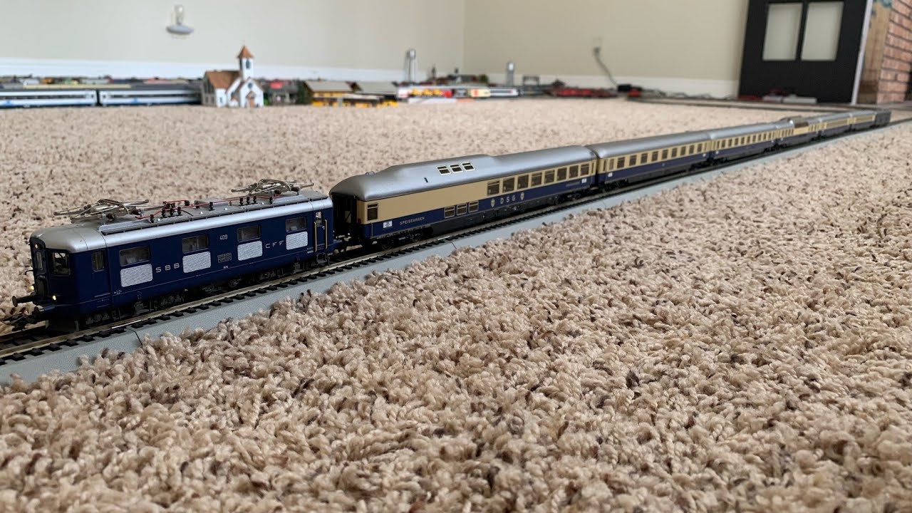 An authentic model of DB train “Rheingold” as it was running in ...