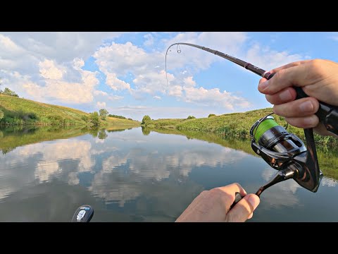 PIKE FISHING WITH SPINNING IN THE SUMMER HEAT! Fishing from a small boat in a cozy place.