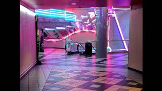 Joji - SLOW DANCING IN THE DARK  (in an empty mall)