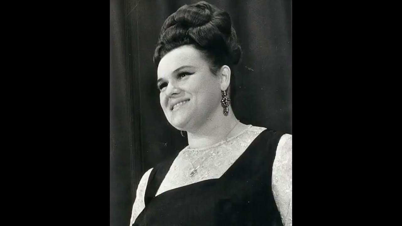 стою под тополем грызу травиночку. стою под тополем текст. слушать стою под тополем грызу. стою под тополем грызу травиночку текст. девушка среди тополей.