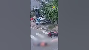 Phóng nhanh, xe máy lao trúng ôtô rẽ trái lấn làn