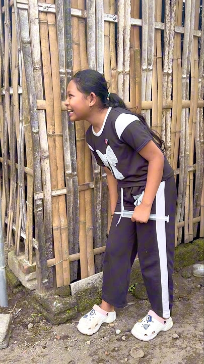 Download lagu Adek gangguin ibuk #shorts #comedy #memengakakkocak