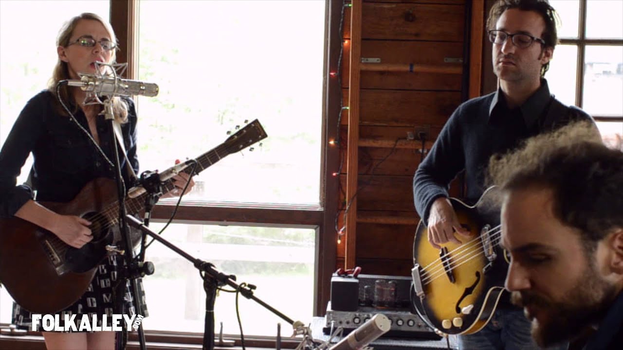 Folk Alley Sessions Aoife O'Donovan "Red & White & Blue & Gold