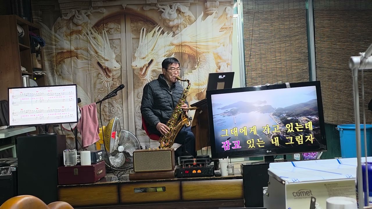 기다림에 아쉬운 연말(기다린아품T)