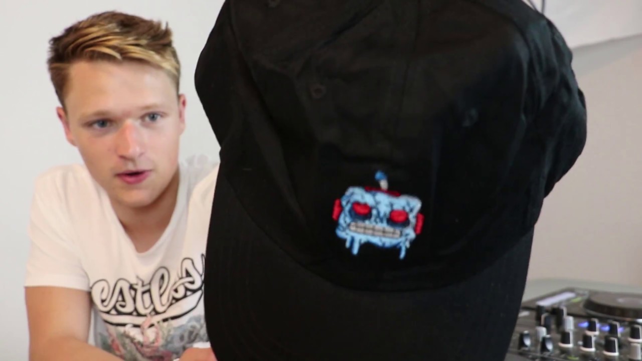 DJ CLOTHING UNBOXING! Shirts, Hoodies, Bracelets & More! @stuff_djs_like