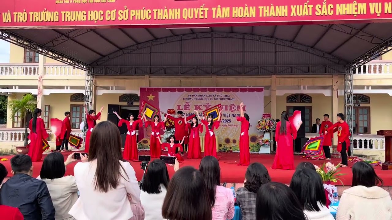 Múa “tây sơn bước chân hào kiệt” lớp 9a trường THCS Phúc Thành năm 2025-2026