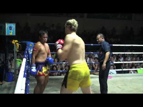 Mike Blacklock Pro Muay Thai debut at Patong Boxin...