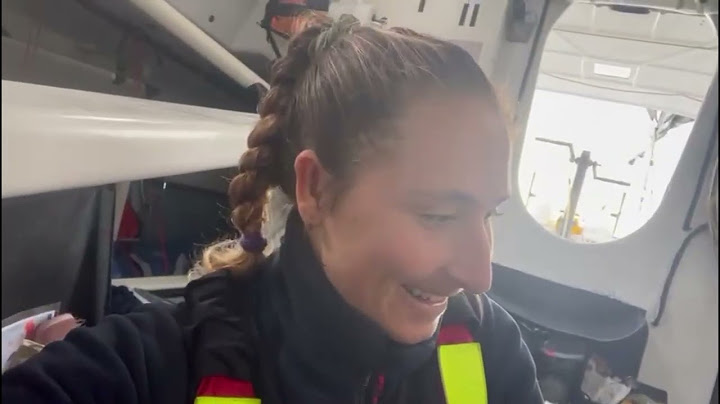 SURVOL DE VIOLETTE DORANGE PAR CHARLIE DALIN et son petit ami, elle est aux anges :) #vendeeglobe