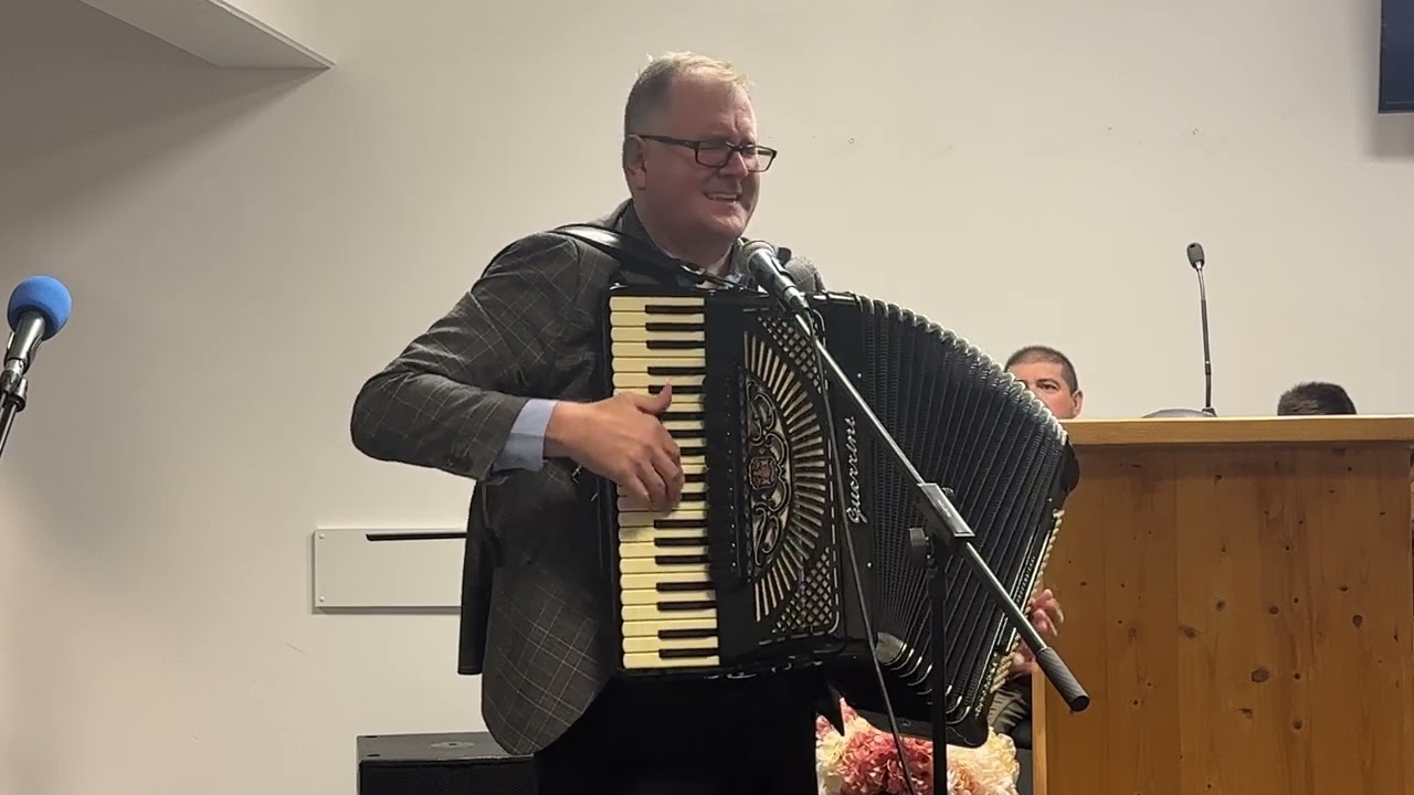 Daniel Hîrtie - Când eşti trist şi-apãsat de durere