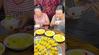 Sisters, hurry up, hurry up. Northeastern cornmeal is delicious. Paste pancakes, steam buns, eva