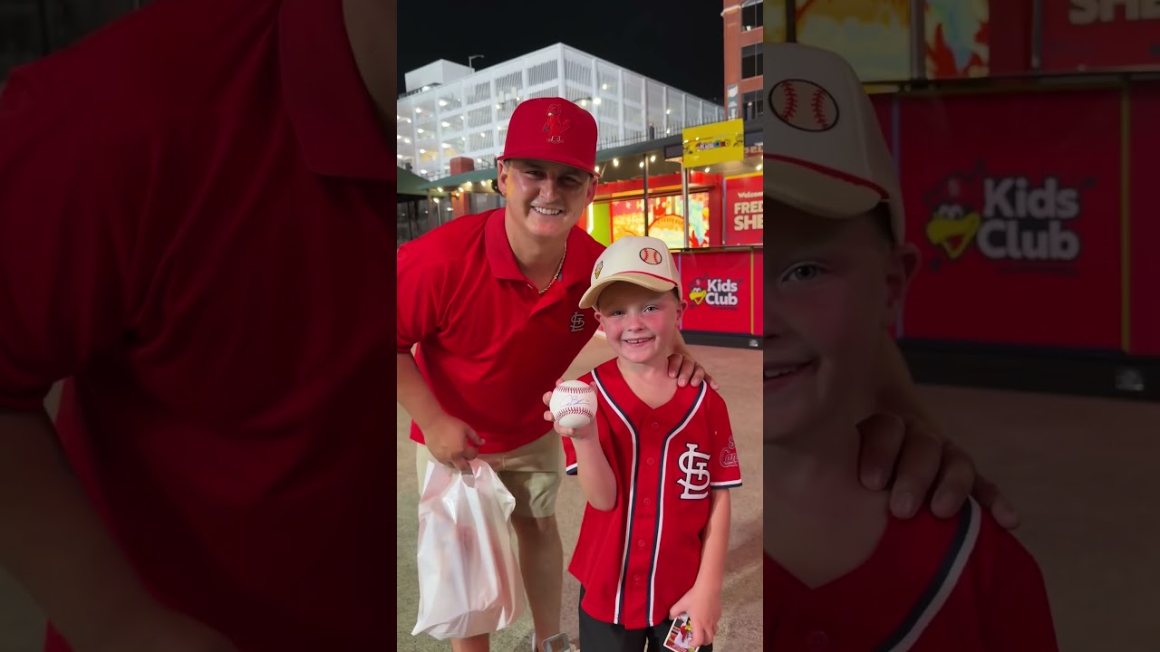 Asking Cardinals players to pick the fan they want an autographed ball given to ⚾ ❤️