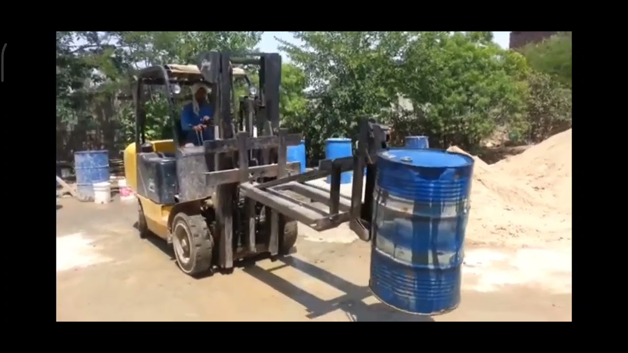 godrej-diesel-forklift-with-parrot-beak-attachment-for-drum-handling