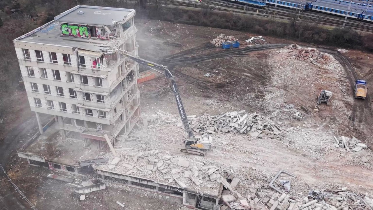 Stavitelé v akci | ep.26 - Demolice polikliniky | PB SCOM