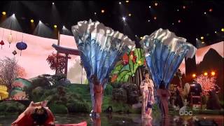 Katy Perry "Unconditionally" Performance at AMAs 2013
