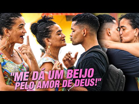 PEGADINHA: ME DÁ UM BEIJO PELO AMOR DE DEUS (E ELA BEIJOU)