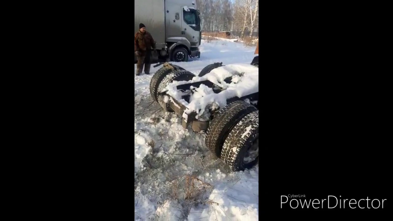 Без цензуры, Американец тягач застрял, стащило в канаву. - YouTube