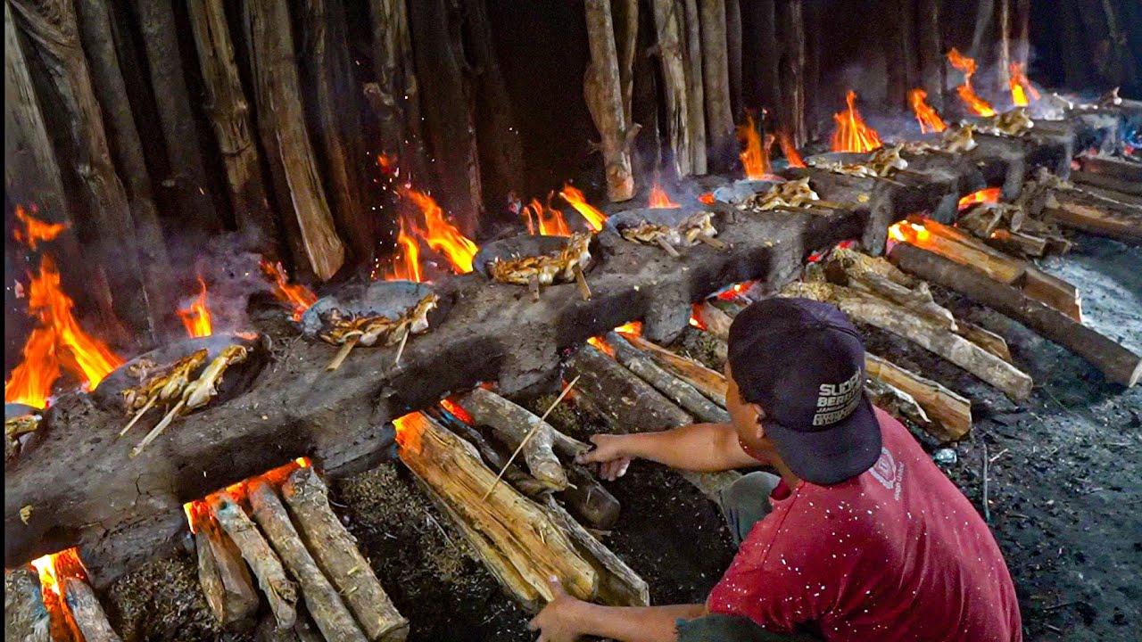 MASAKNYA PAKAI 15 TUNGKU KAYU BAKAR!! 32 PEGAWAINYA SAMPAI KETETERAN - Ayam Panggang Bu Setu