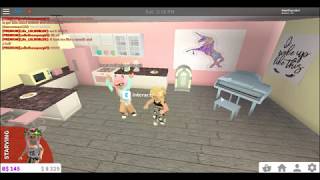 DANICING WITH SIS {{BLOXBURG}}