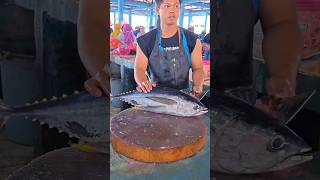 How to Handle Fresh Tuna Like a Professional#TunaCutting #FreshTuna #SeafoodProcessing #FishCutting