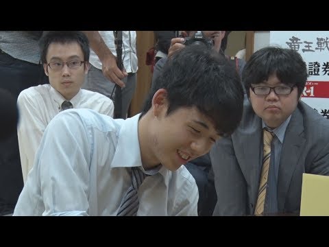 最年少、藤井七段が誕生 将棋、61年ぶり加藤九段抜く