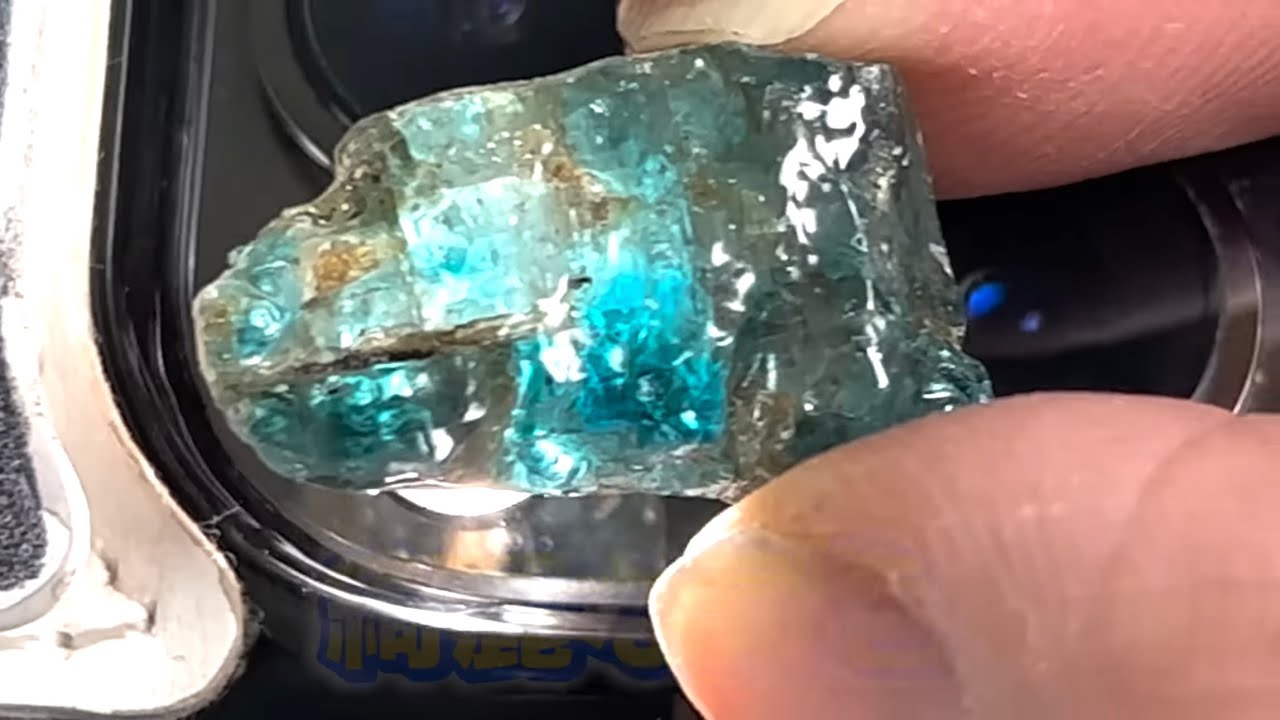 【錬金術】茶色い石→青い宝石に変身させることに成功しました